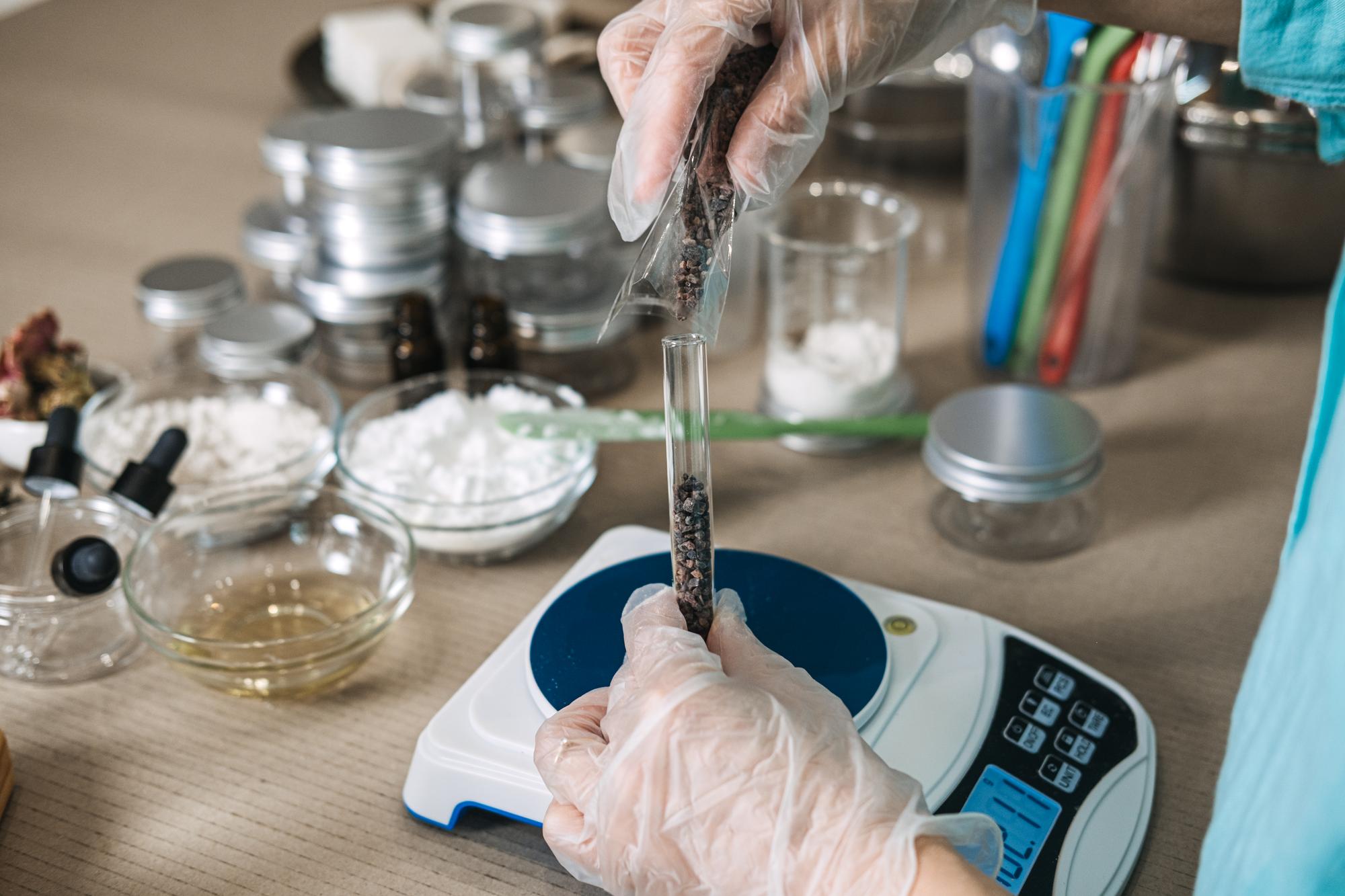 Laboratorinės bandymo procedūros ant stalo